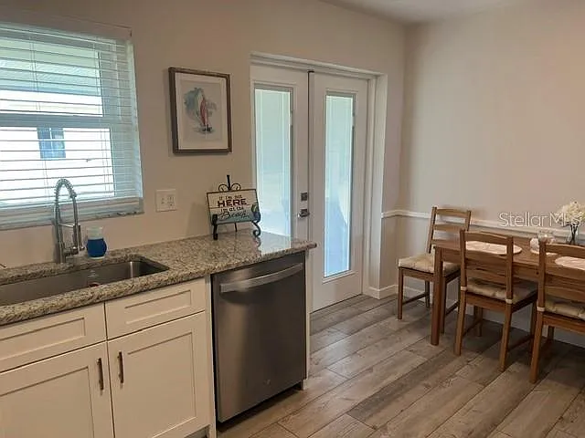 2 bed, 1.0 bath, 858 sqft, $3,500 — Photo 3