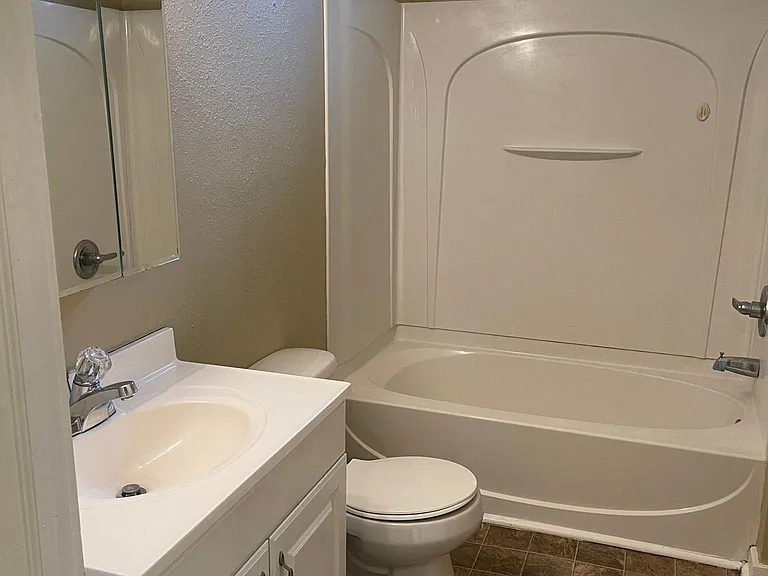 447 Barth Ave SE #2 — Photo 10