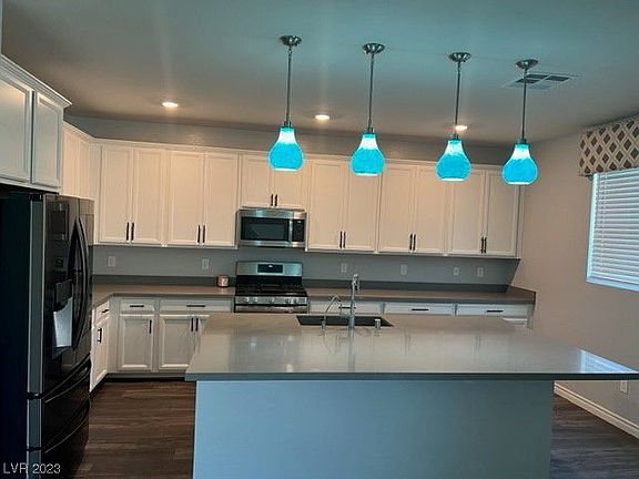 4th image of 9965 Longard Ct