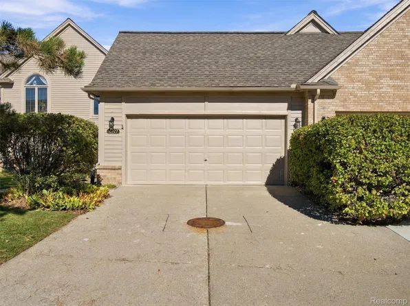 16827 Sandstone Cir, Macomb, MI 48042