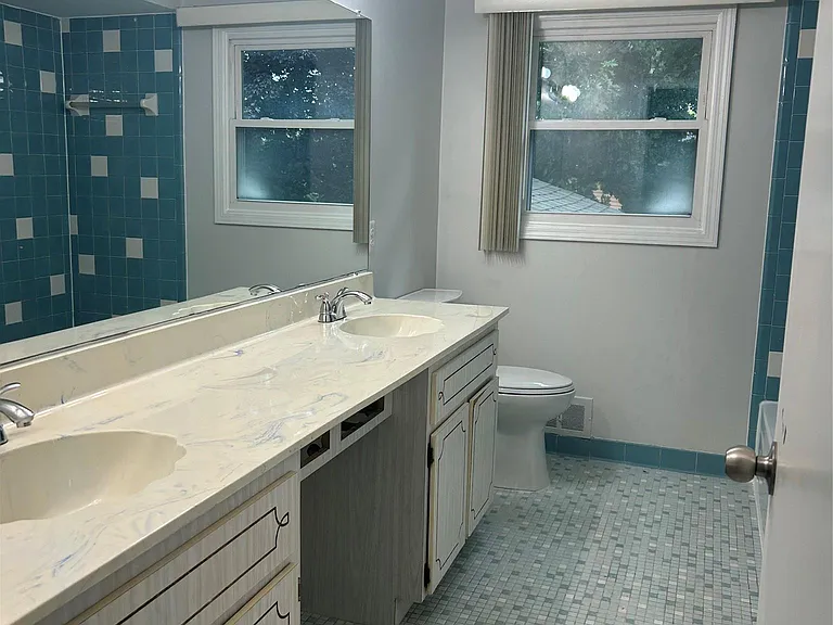 2081 Babcock Dr — Photo 14