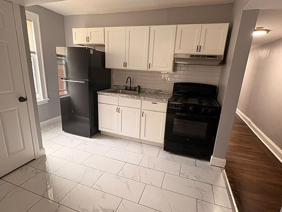 2nd image of 424 Ferry St #1