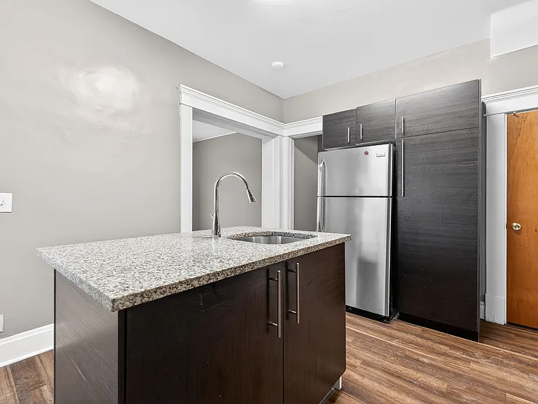 905 Beech St — Photo 5