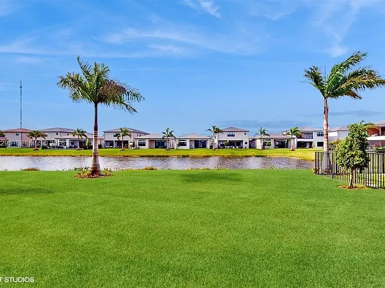 8350 Royal County Down Rd — Photo 36