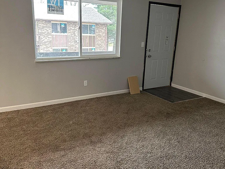 2624 Eastview Dr #5 — Photo 3