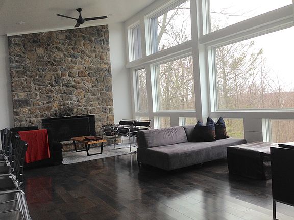 Main living room (13 foot ceilings)