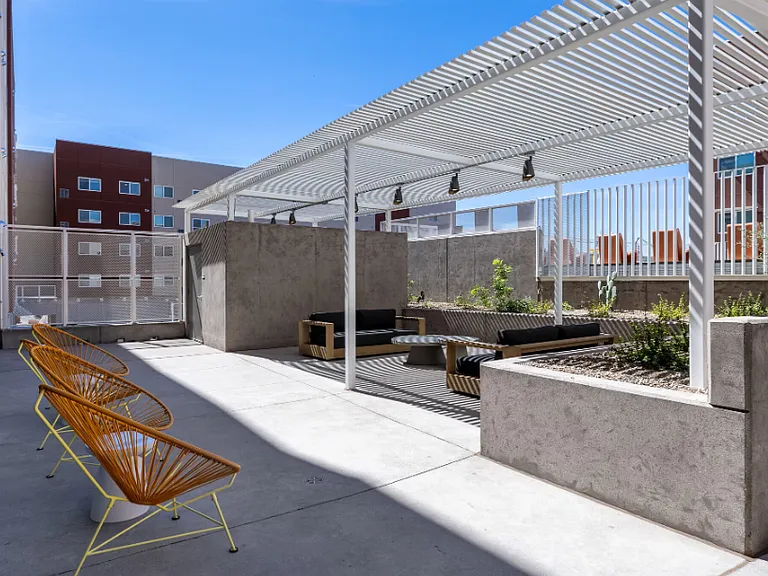 Residences on Main — Photo 5