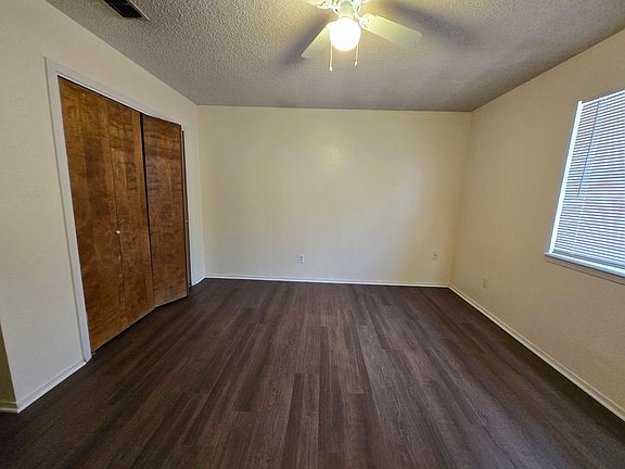 3rd image of 808 E La Paloma Ln