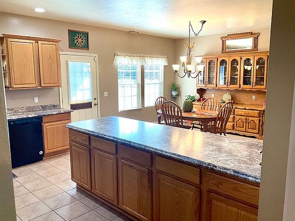 Kitchen/dining