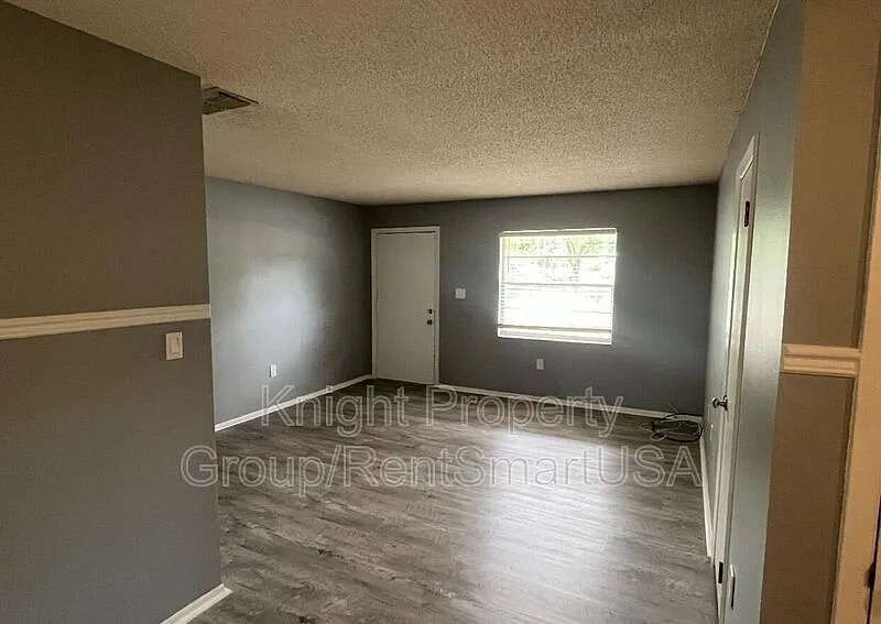 2 bed, 1.0 bath, 1100 sqft, $1,595 — Photo 3