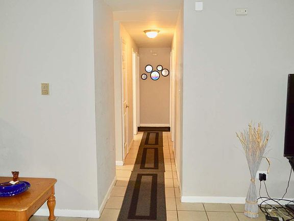 5th image of 18361 Glen Oak Ave APT A