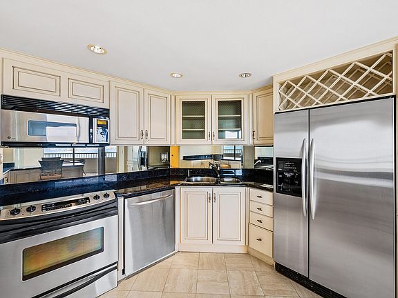 5th image of 5070 N Ocean Dr APT 3C