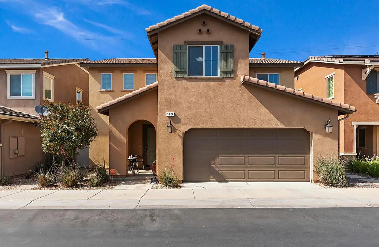 1424 Chinaberry Ln — Photo 1