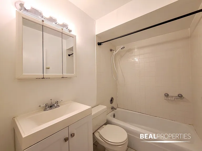 1446 N Dearborn St — Photo 13