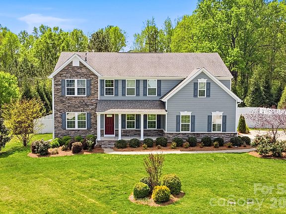 2nd image of 916 Manorwood Dr