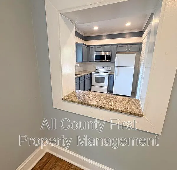 980 Woodland Ave SE — Photo 7