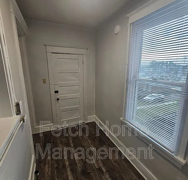 107-109 E Main St #3 — Photo 13
