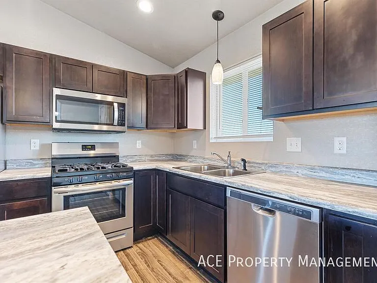 640 Bomber Way — Photo 7