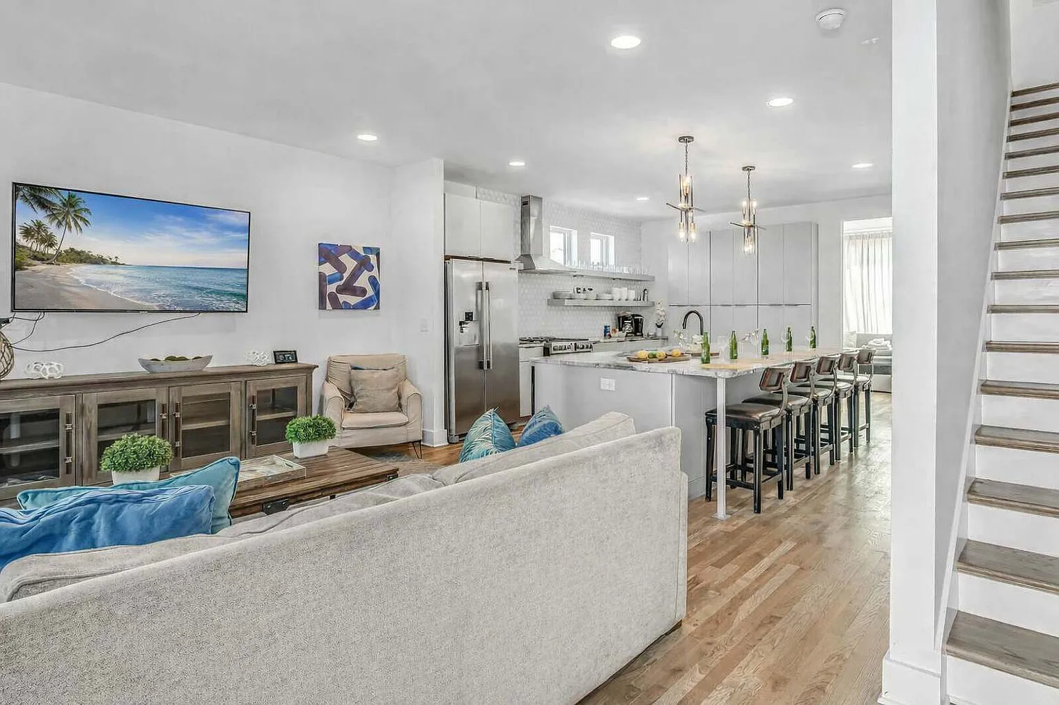4 bed, 4.0 bath, 2701 sqft, $7,204 — Photo 1