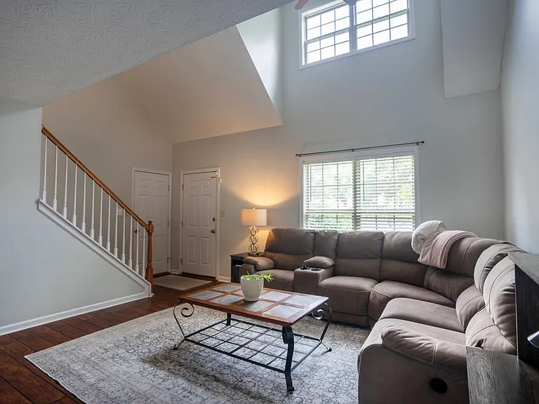 612 Rhodora Rdg — Photo 4