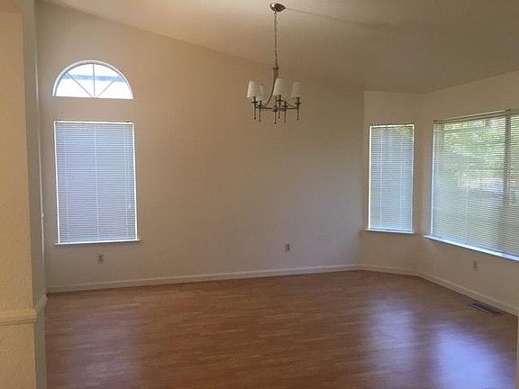 4th image of 9416 Kensington Ct