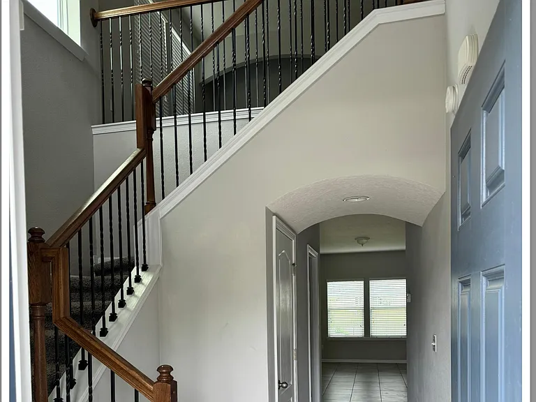 850 Glendale Ln — Photo 4