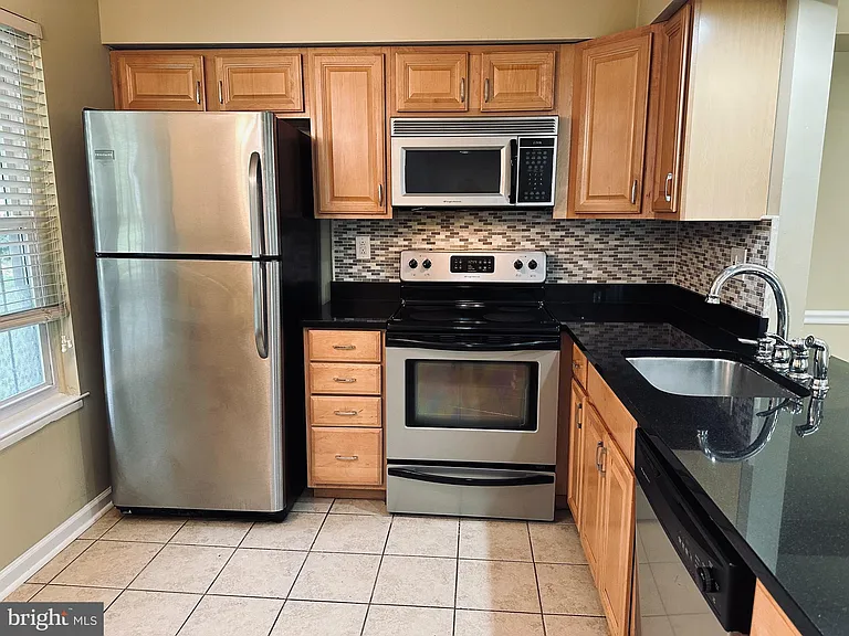 328A Delancey Pl #A — Photo 6