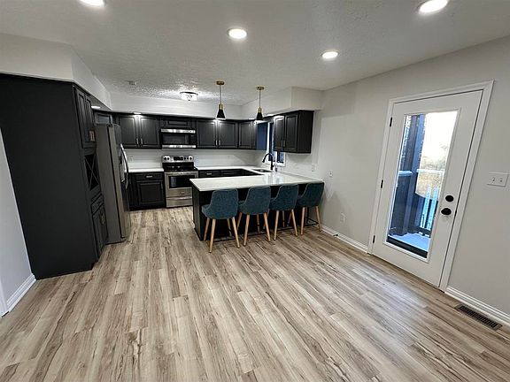 4th image of 2442 Spencer Dr