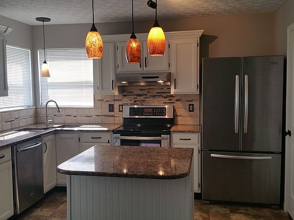 Kitchen   8'5 x 11'8