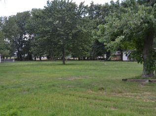 903 Adams Ave, Sandoval, IL 62882
