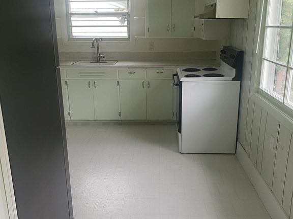 5th image of 855 Clay St SE