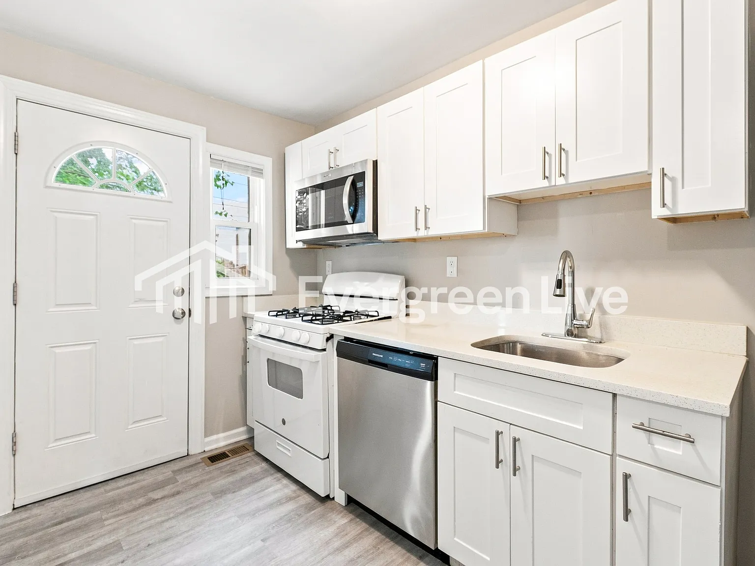 3 bed, 1.0 bath, 1024 sqft, $1,645 — Photo 4