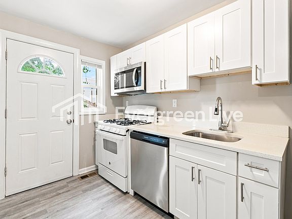 4th image of 940 Elton Ave