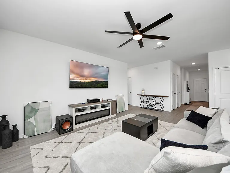 3113 Freiberger Ln — Photo 12