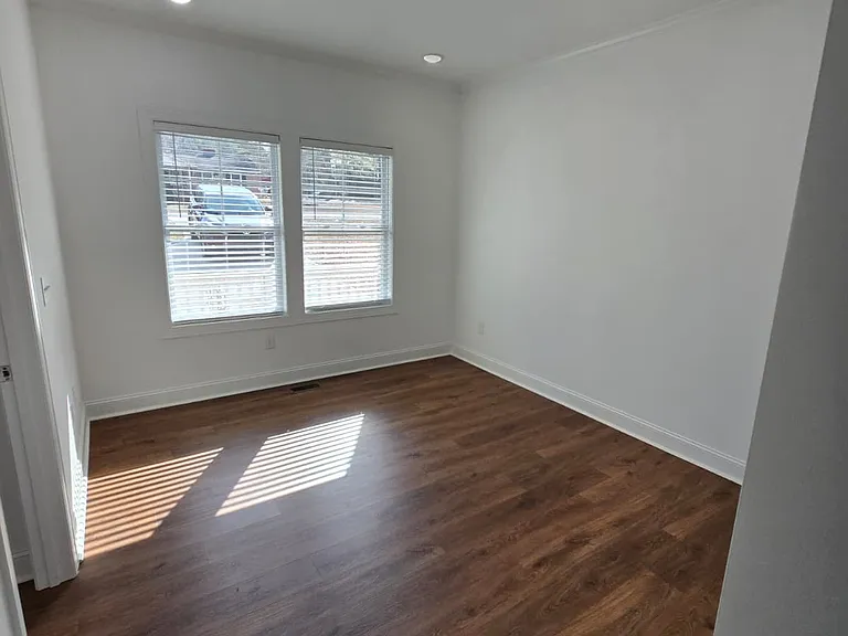 109 Lynn Ave — Photo 6