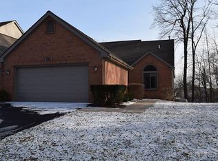980 Rosewood Ct, Brighton, MI