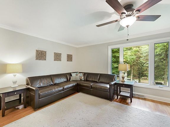 5th image of 32885 Ledge Hill Dr