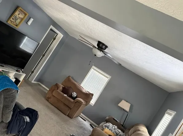 1025 N Line St, Loogootee, IN 47553