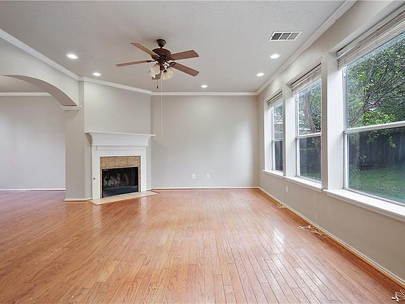 3rd image of 5552 Lawnsberry Dr