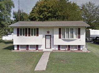 716 S Cockrum St, Sesser, IL 62884