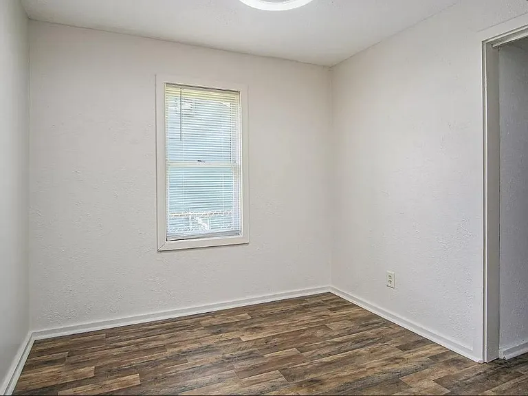 55680 Brink Ave — Photo 10