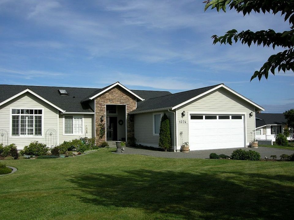 One story 2002 3bd/2bath with office and so much more!