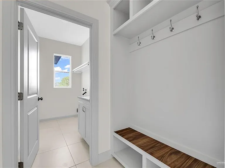 1202 S Linda St — Photo 16