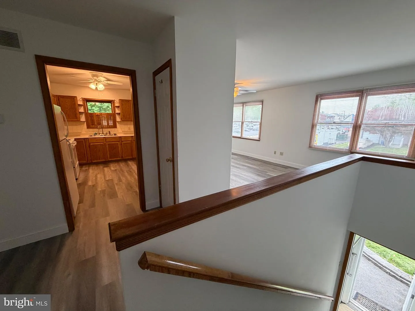3 bed, 2.0 bath, 1100 sqft, $2,300 — Photo 3
