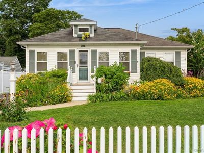 109 Roosevelt Ave, Sayville, NY, 11782