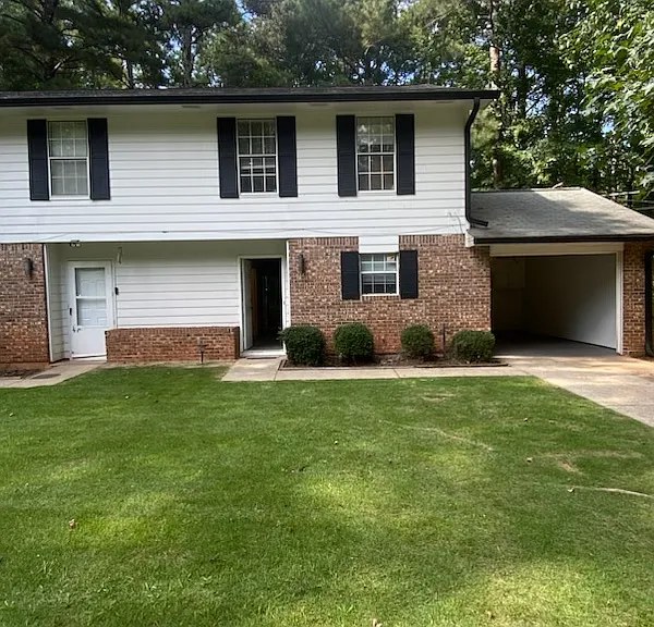 1922 Oakwood Dr #1922 — Photo 1