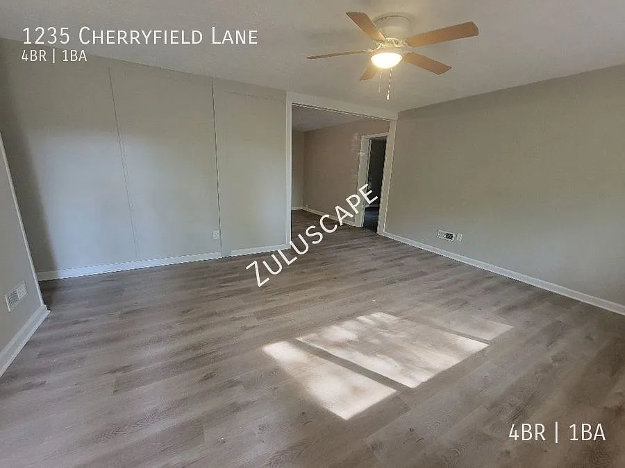 1235 Cherryfield Lane / 4 Bedroom 1 Bathroom in Greenwood Indiana — Photo 4