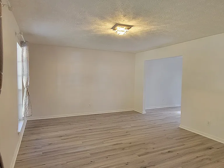 1376 Heritage Glen Dr — Photo 16