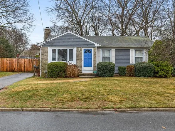 39 Dearborn Dr, Riverside, RI 02915