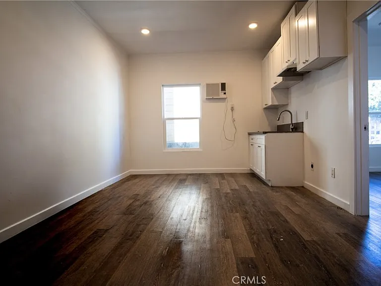 1411 S Burlington Ave #4 — Photo 3